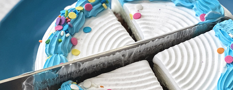 Learn how to properly cut an ice cream cake