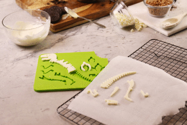 dino cake step 4