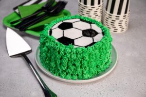 How to make a DIY soccer ball ice cream cake
