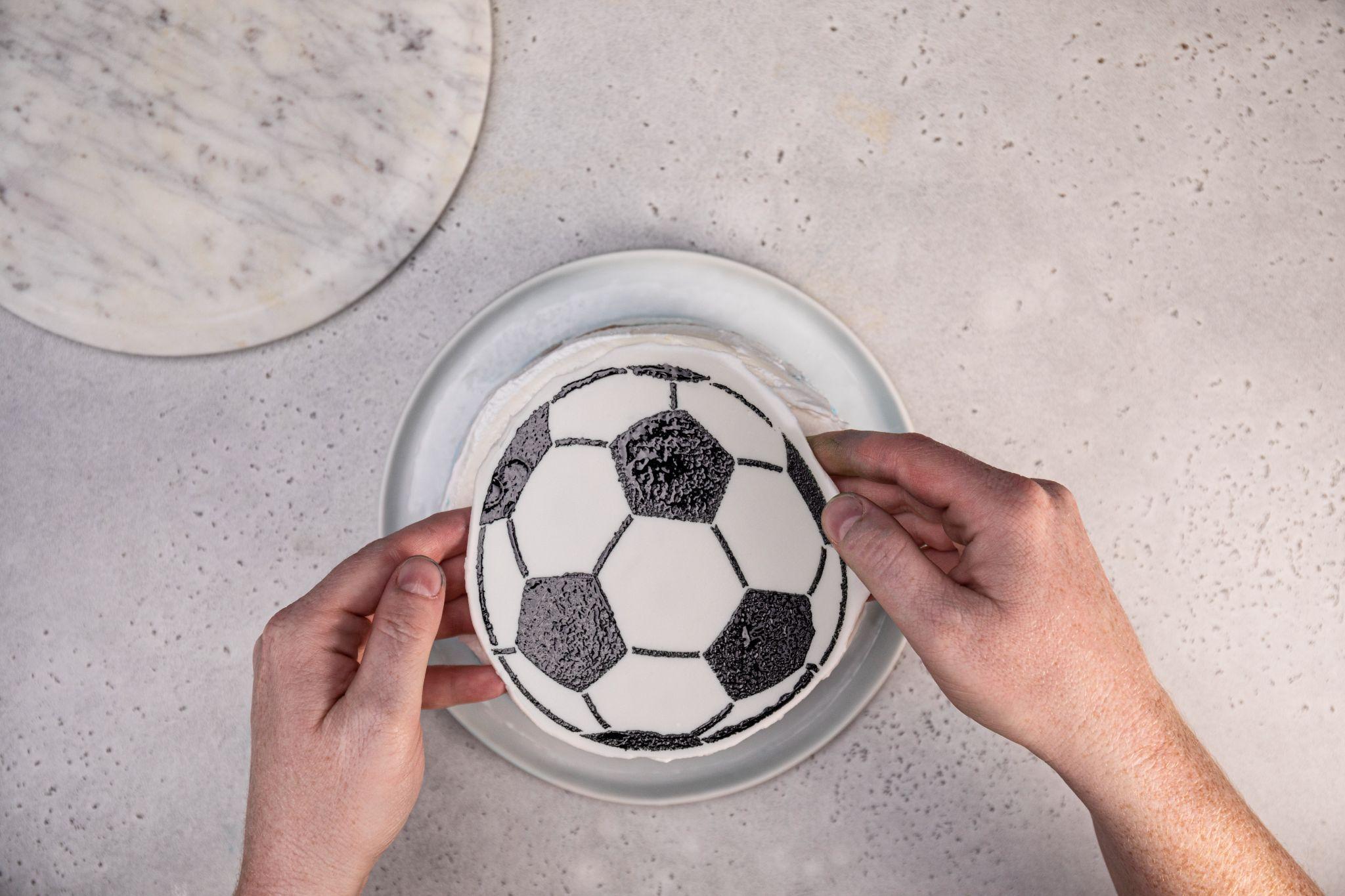 How to make a DIY soccer ball ice cream cake